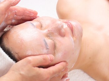 ピュアリ/フェイシャルマッサージ。