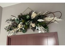 ミニョン(Mignon)の雰囲気(正面左ピンクの扉から階段につながりますので店舗にお入り下さい)