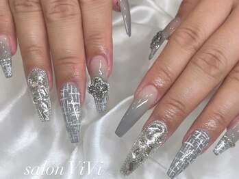 サロン ヴィヴィ(Salon Vivi)の写真/【長さ出し10本アートやり放題コース（チップ）￥7800】綺麗なカーブとフォルム、お好みの長さを実現!!