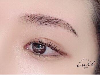 ビューティーカールプラス 難波店(BEAUTY CURL plus)の写真/《大阪難波＊ナチュラル美眉WAX》骨格顔タイプ&眉毛&目の形に合わせたパーソナルなデザイン提案が好評◎