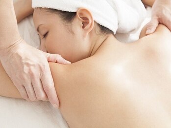 エステティックサロン マーレ(ESTHETIQUE SALON mare)の写真/【オールハンド背面アロマ&フェイスデコルテ】古民家の隠れ家で心ほどける120分。五感で癒しのひととき◎