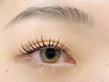 アマネ(amane)の写真/【上下まつげパーマで小顔魅せ★】根元からグイッと立ち上げ、驚きの縦幅を実現♪イベント前の目元準備◎