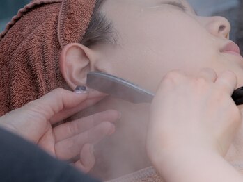 レディースシェービング×うなじ脱毛 ARUIM Beaute Leap田町【アルムボーテリープ】の写真/【1席のみ】顔/うなじ/もみあげ/背中/耳など気になるムダ毛をシェービングと脱毛で美肌角質ケア◎