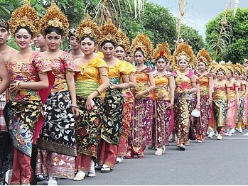 アジアンリラクゼーション ヴィラ 福岡東店(asian relaxation villa)/バリ島:道路でもお祭り優先