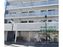 ディナトスの雰囲気（サロン外観/ルレーブ南柏202号室　左の大きな扉が入口です。）