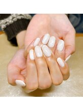 エステアンドネイルサロン ラフィネル(Raffinelle)/ホワイト　キラキラネイル