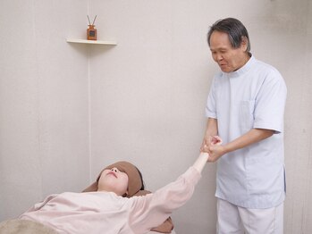 新整体館/背骨の歪み整えて全身調整