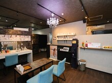 プリンセス モアミー(PRINCESS more me…)の雰囲気（ゆったりとした空間でお過ごしください。ReFaブースでお試し〇）