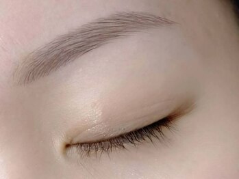 プラス ファースト(Plus 1st)の写真/美眉毛へ♪ワックスを用いた技術でお顔のバランスや骨格に合わせて美しい眉毛に☆