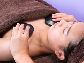 癒し処 月鏡華の写真/ゆったり全身トリートメントで日々の疲れやストレスから解放＊全身の血流を促進し、睡眠の質も向上◎