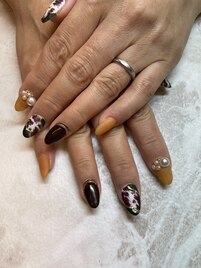 大人牛柄ネイル