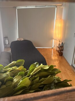 サロンドオー(salon de eau)/間接照明のみの落ち着いた空間