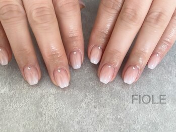 フィオル(FIOLE)の写真/【パラジェル・フィルイン対応】技術力が際立つ上品シンプルネイル♪どの角度から見ても美しい指先へ☆