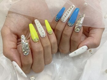ルナ 烏丸店(Luna)の写真/カラーやパーツの種類が豊富だからお好みのデザインがきっと見つかる♪長さ出しもOKで理想の指先を実現☆