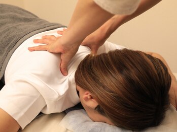 オリビア アンド ナタリー(Olivia &Natalie)の写真/スマホやPCで酷使しがちな首&肩をすっきり軽く♪疲労回復重視の施術だから、直後の爽快感が違います☆