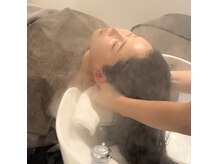 完全個室のリラックス空間で頭皮のコリも疲れもしっかり改善♪