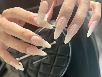 ヴィーナ クロウ(Vena claw)の写真/【ケアにこだわる美しい指先】肌なじみと上品さにこだわる大人のシンプルネイル。毎日が嬉しくなる指先へ♪