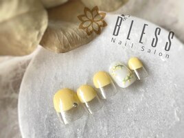 幸運を呼ぶミモザネイル