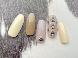 キラキラブローチ風ネイル