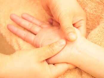 青空リラクゼーション大阪駅前第四ビル2号店/意外とコリやすい手の平にも◎