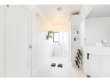 まつげエクステ専門店 アイラ 小針店(EYELA)の雰囲気（無料駐車場完備/完全個室の施術スペース/お子様同伴OK♪）