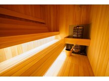 サンスイ サウナ(SANSUI SAUNA)の雰囲気（サウナ室の”120度RELAX RECLINING”）