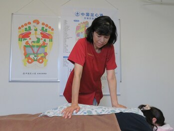 モア/整体 施術中