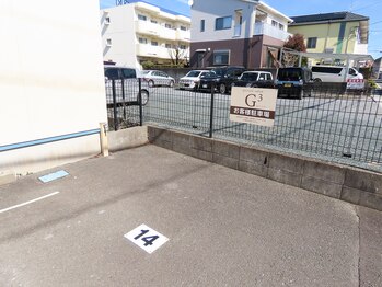 スリージー/駐車場