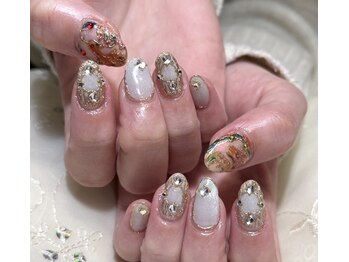 ティアリス(NAIL SALON TIARIS)の写真/《暦15年・1級ネイリストのプライベートサロン》持ち込みの再現力に自信アリ◎お任せデザインも高評価♪