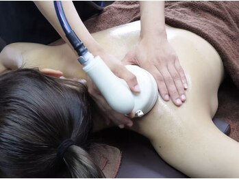 美癒 池袋本店の写真/【ハイパーシェイプ導入】深部まで届くローラーによってセル脂肪をしっかり分解★(新規)¥13800～