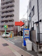 クラビ(kurabi)/道案内■電柱に看板があります