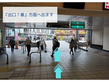ビューティーアイラッシュ 阪急高槻店/７番出口を出ます♪