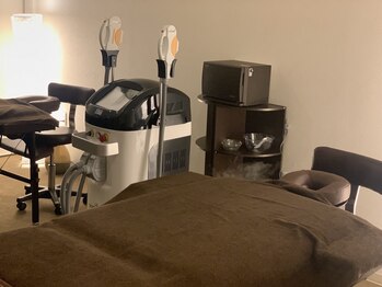 フローム(flo-m)/落ち着いた店内