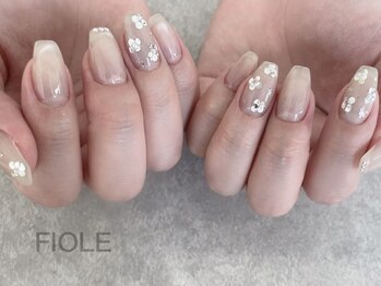 フィオル(FIOLE)の写真/上品なのに存在感のある大人なデザインが人気◇豊富な最旬デザインで,ワンランク上の"魅せる"指先へ…★