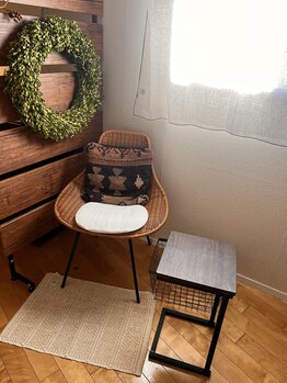 サロンドオー(salon de eau)/広めの椅子でゆったり