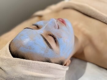 サロン ド ブラン アオヤマ(Salon de BLANC AOYAMA)の写真/〈透明感UP｜水光美肌〉クリスティーナ◆イラストリアス(炭酸美白ピーリング)◆韓国小顔*ソノケア付/¥11000