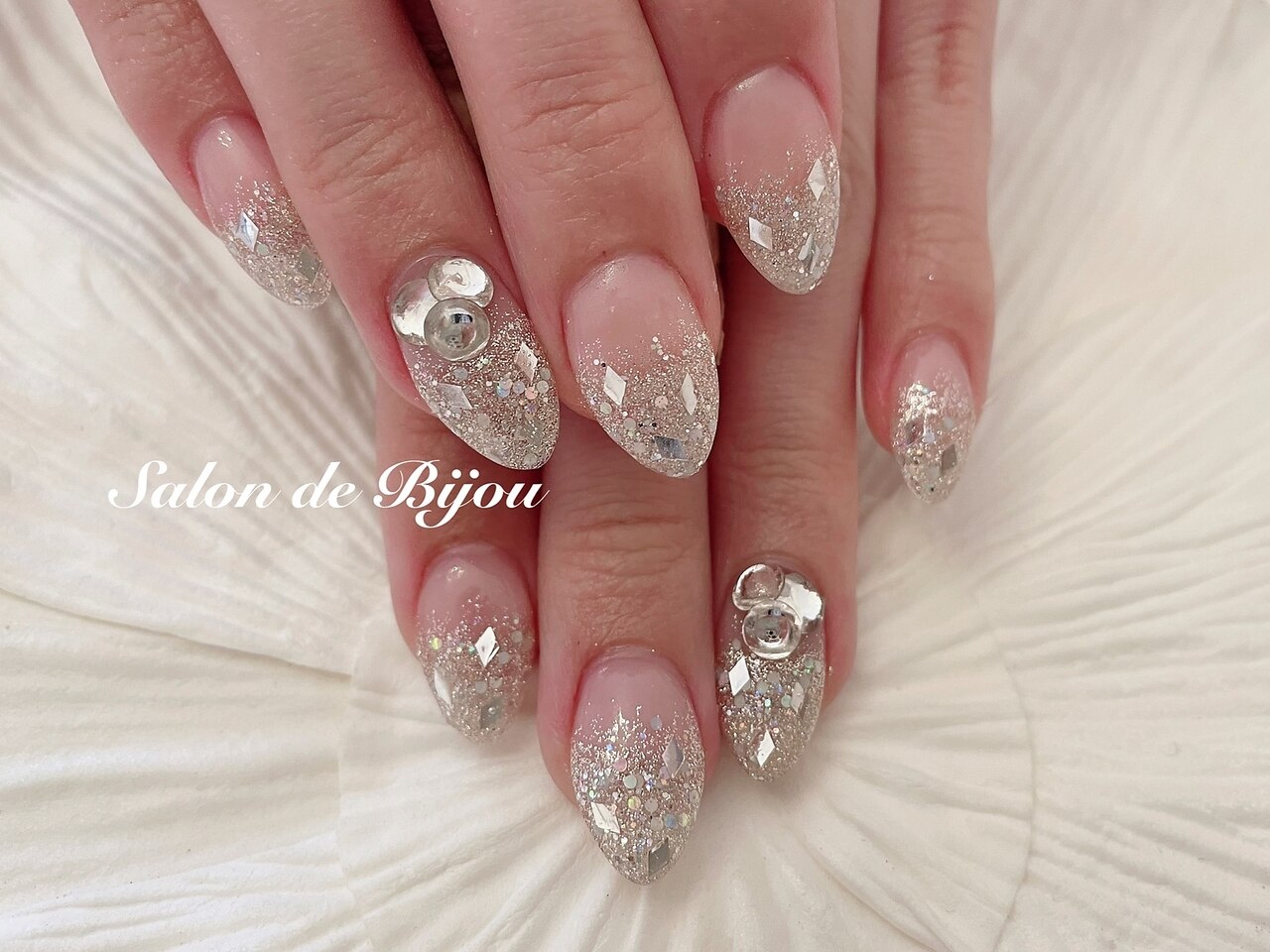 2026年冬トレンド】ラメグラデーションのネイルデザイン集｜人気順