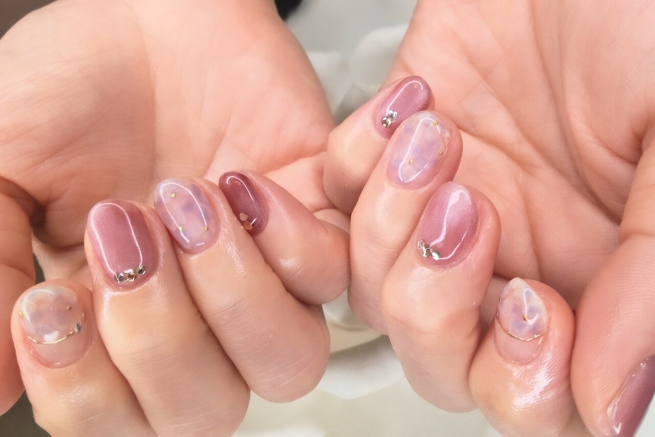 2025年-2026年冬トレンド】ニュアンス フラワー ハンドのネイル