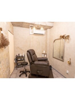 ゆったり空間で施術が受けられるサロン