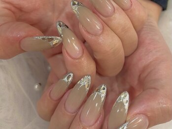 ルナ 烏丸店(Luna)の写真/シンプルだからこそ仕上がりの差が出る！高技術×丁寧なケアでモチの良さ◎大人女性の指先を美しく♪