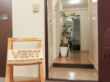 ヴェール(VERT)/右手の３０３号室が店舗です