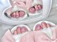 ティティポム(TiTi pomme)の写真/【足先までぬかりなく、オシャレを楽しもう☆】足元が映えるキラキラネイルで華やかに彩り気分もUP♪