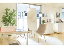 ビースタイルラボ 名古屋(be style lab)/自然光溢れる明るいサロン内！