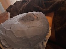 大地の恵みのクレイで浄化され小顔効果も期待クレイパック大好評