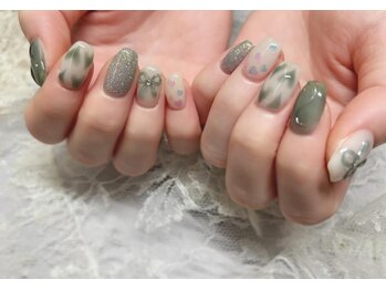 ネイルアンドアイラッシュスタジオ シュシュ(chouchou)/くすみグリーン・ハートリボン