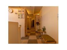 天心 調布店の雰囲気（* 落ち着いた雰囲気の店内で、ゆったりとお過ごしいただけます。）