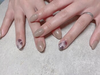 ラドール(La Dhole)/大理石ネイル