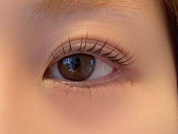 ロピピ(Ropipi)の写真/【自まつげを根元からしっかり立ち上げ！】貴方だけの特別な似合わせパーマを叶えます♪モチの良さも◎