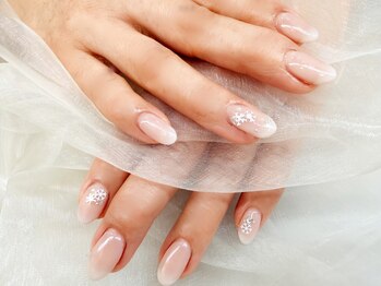 ホワイトグラデーションネイル