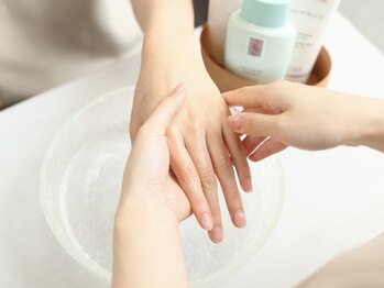ラウン Nail salon Rounの写真/【★高評価】大人の美しさを引き立てるハンドケアに定評。ネイルが出来ない方にオススメの本格ハンドケア。